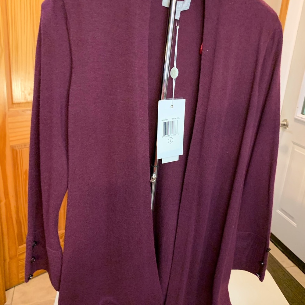 NWT, Elegant Burgundy Women's Sweater. Size small - Picture 9 of 10
